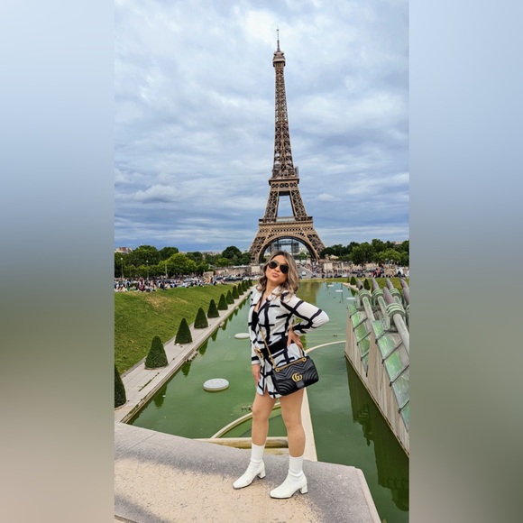 Trusted POSHMARK AMBASSADOR - Dianne, RN ✨ - Picture 1 of 11